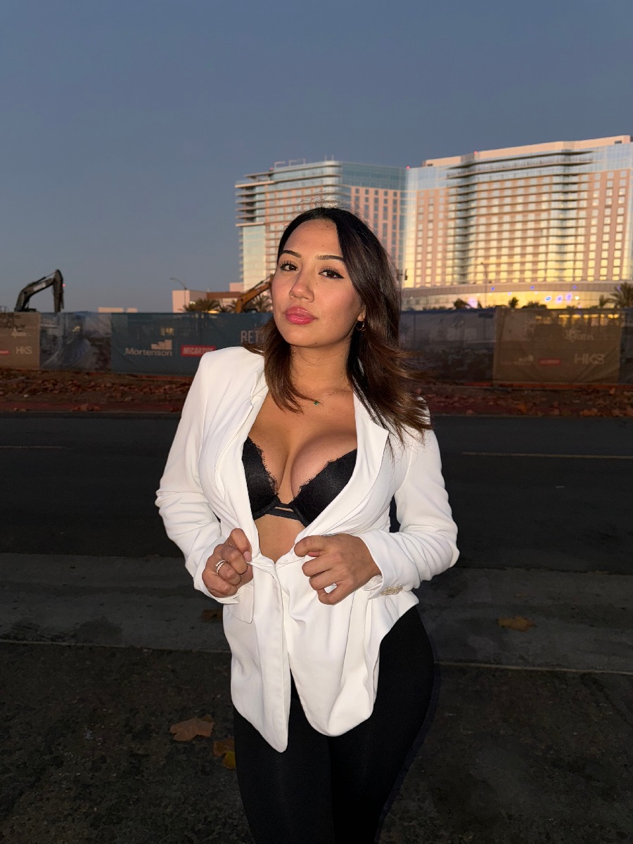 Take a pause and enjoy Ali Cruz — streaming from Joao Pesoa