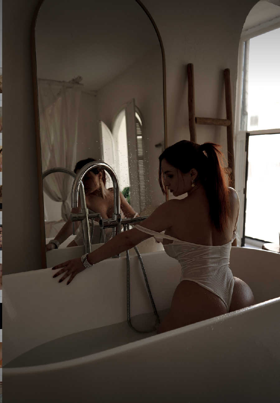 A playful frame from Miranda Faith nude — online in Joao Pesoa