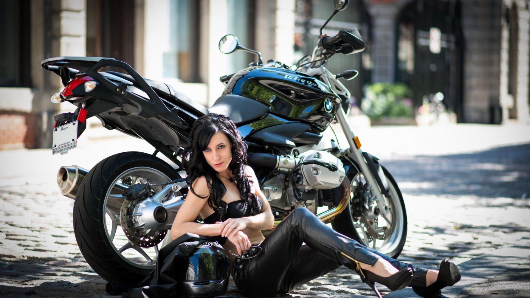 Fresh photos, fresh mood — European women on bikes online in Joao Pesoa