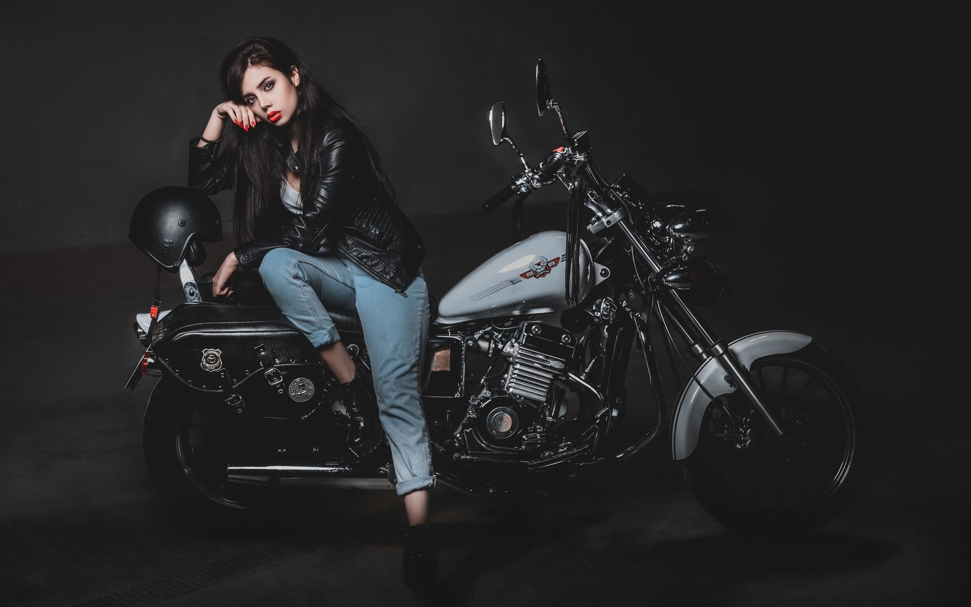 Biker girls: style and drive in Joao Pesoa