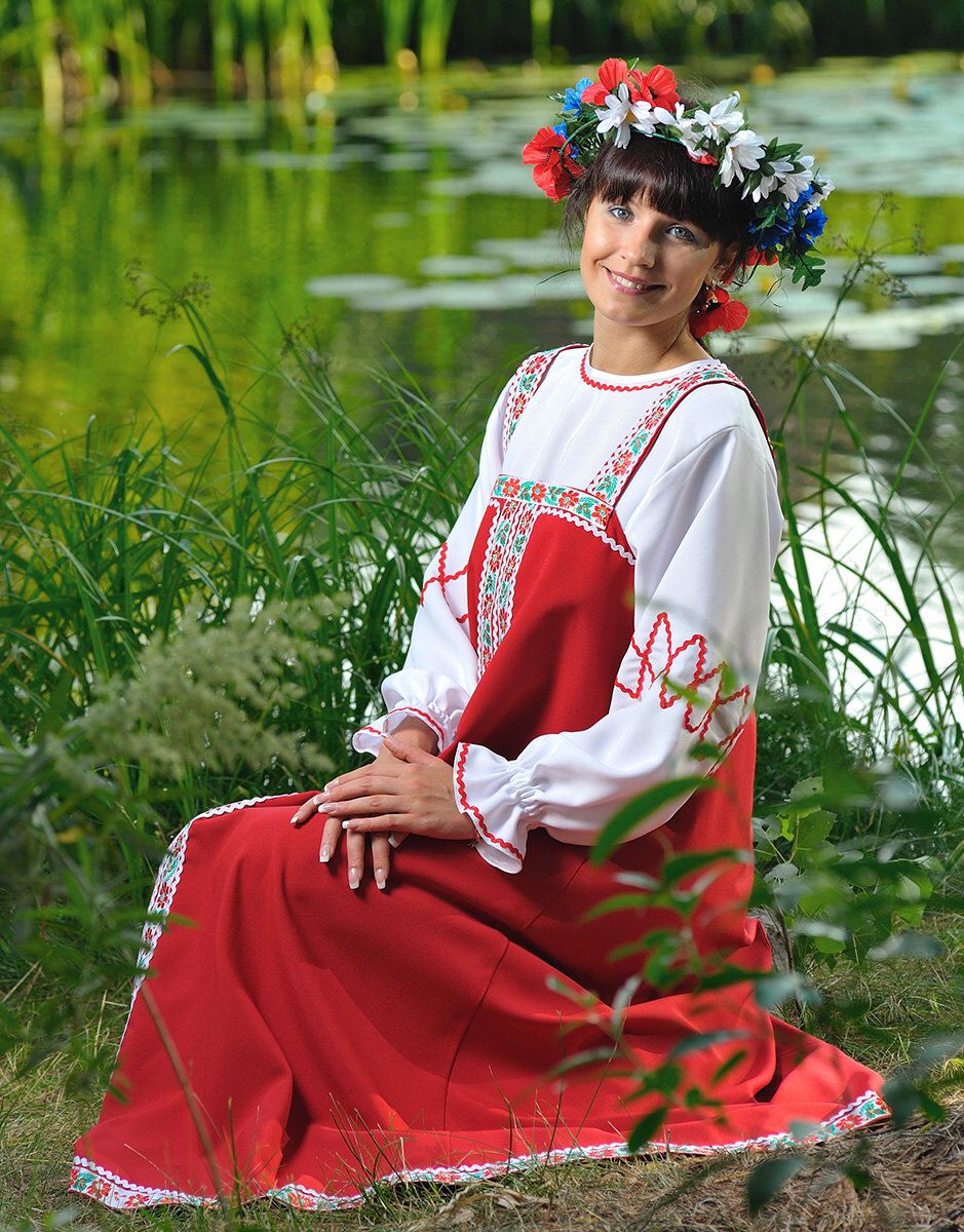 Beautiful girl Girls in Slavic costumes in Joao Pesoa