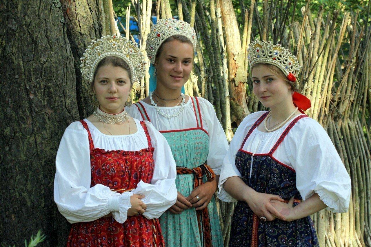 Sexy model Girls in Slavic costumes in Joao Pesoa